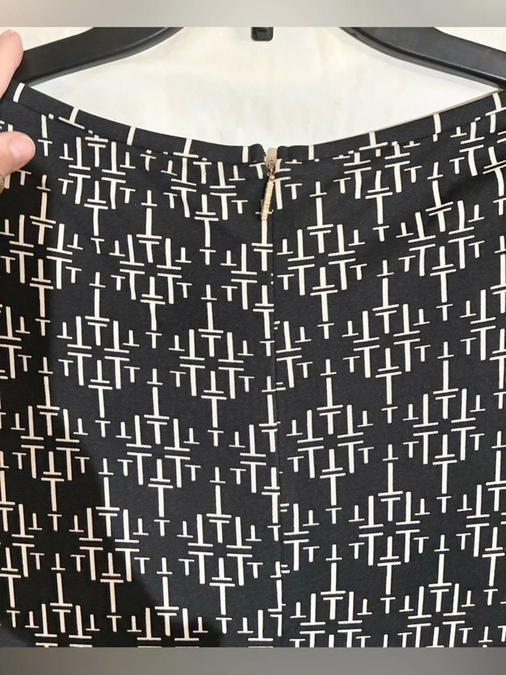 Tory Burch 100% Silk Retro Monogram  Dress Sz M Stretch Party Office